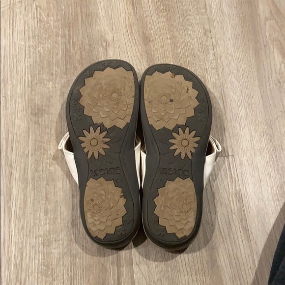 - Vionic Flip Flops - Picture 2 of 3